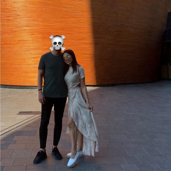 Silky skirt with slit - Picture 3 of 3